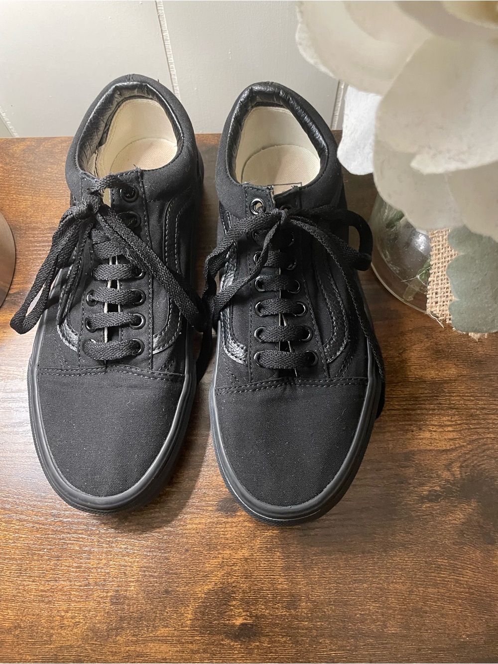 Vans Women’s Black Low-Top Lace-Up Skate Shoe - Picture 4 of 7